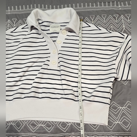 Abercrombie Soft A&F Collection Cropped Striped Sweatshirt Size Small - Picture 3 of 5